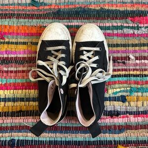 Black Hightop Converse women’s 7.5